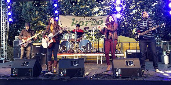 Nyilas Reni és zenekara